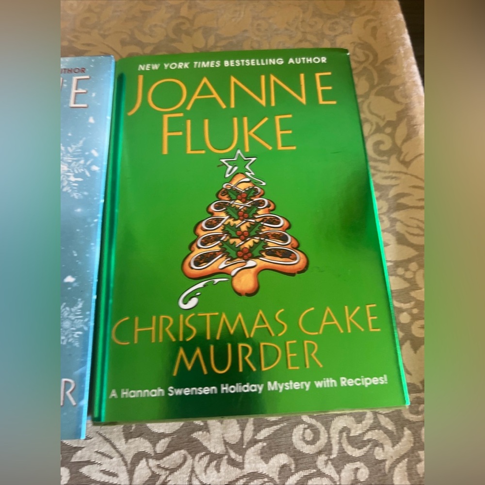 Lot Of Two Joanne Fluke Christmas Books Cupcake Cake Murder Mystery Hardcover - Picture 2 of 12